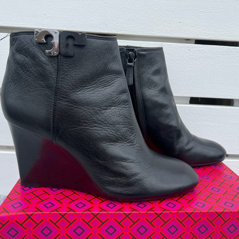 TORY BURCH | Lowell 85mm Leather Wedge Black Ankle Boot Bootie Heel Size 8.5 - Picture 3 of 8
